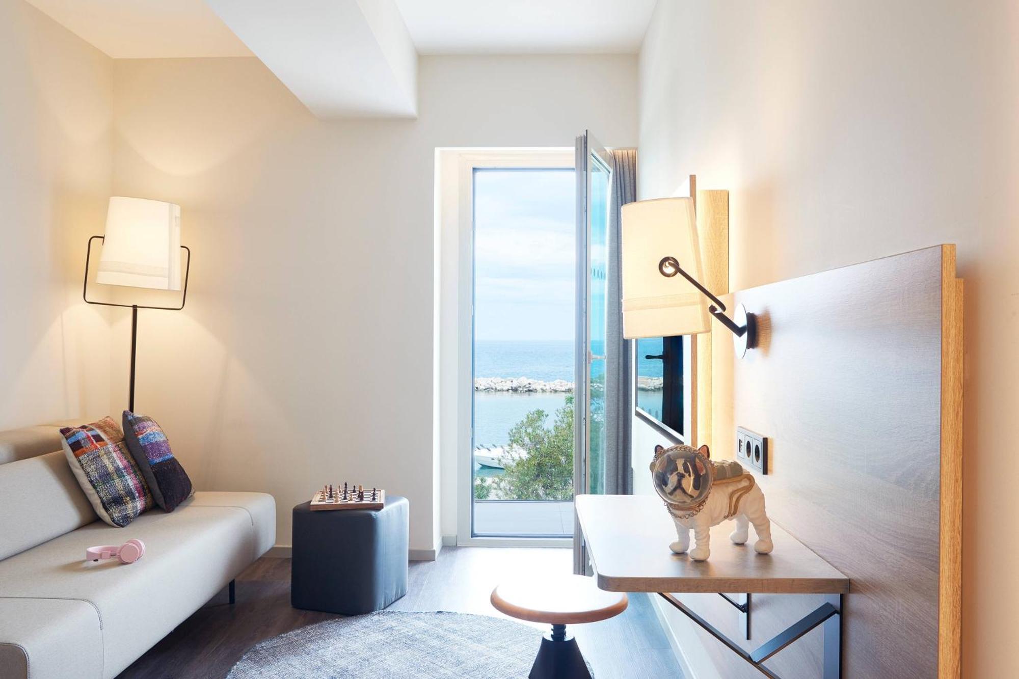 Hotel Moxy Marina 3*